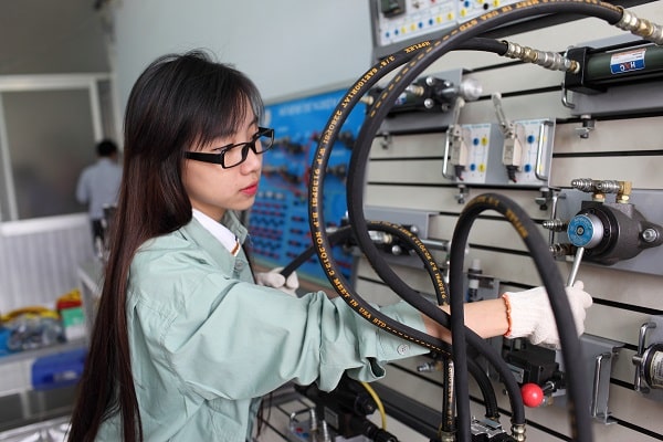 Sinh viên cơ điện tử có thể làm tốt công nghiệp của 1 thợ cơ khí